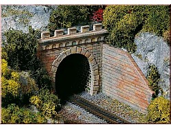 2 portály tunelu pro jednu kolej