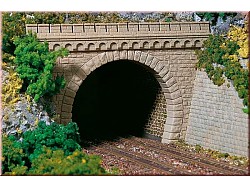 2 portály tunelu pro dvě koleje